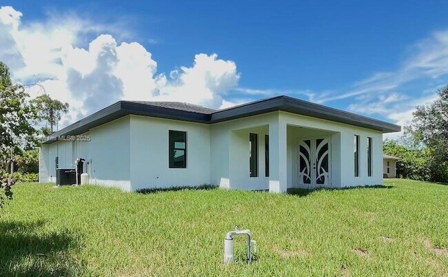 Photo - 1218 Eclat St E