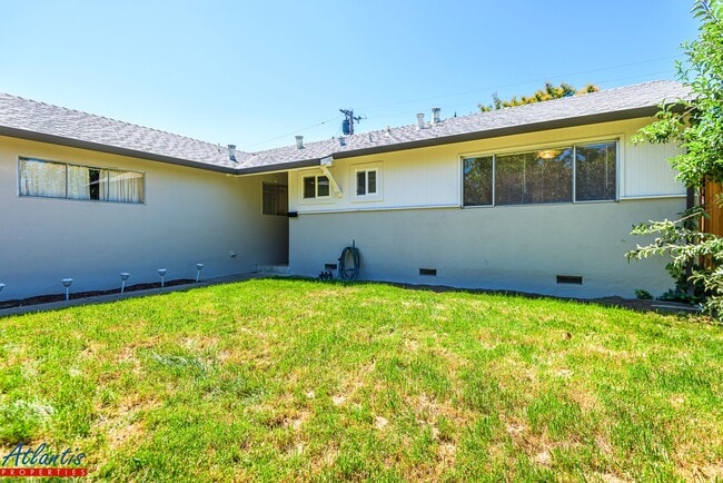 Photo - Lovely Cul-De-Sac Home | Private Yards