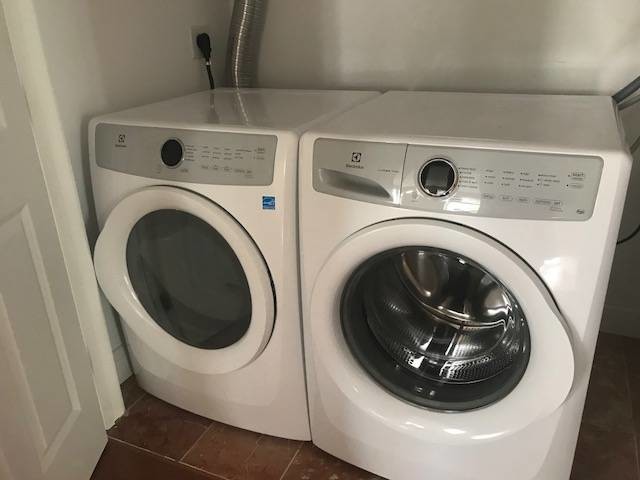 Photo - 201 Transit St