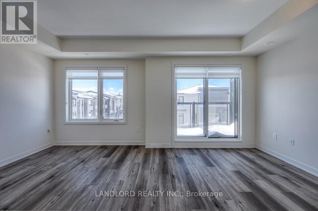 Photo - 1695 Dersan St