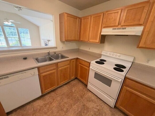 Photo - Beautiful and spacious! Ready for move in!