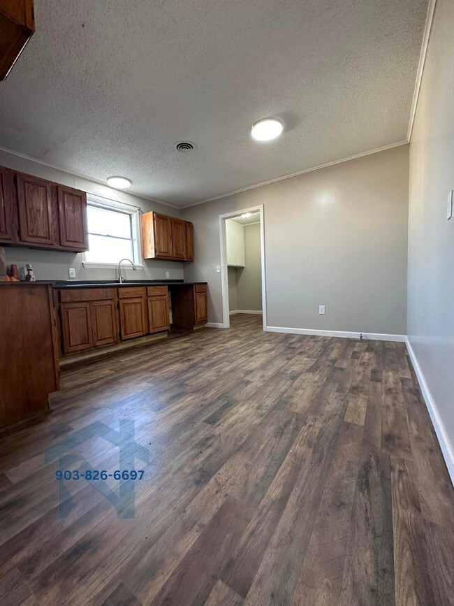 Photo - 102 S Wills St