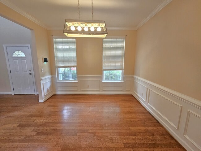 Photo - 232 Worcester Ln