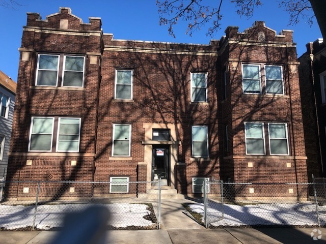 Building Photo - 3340 W Berteau Ave Rental