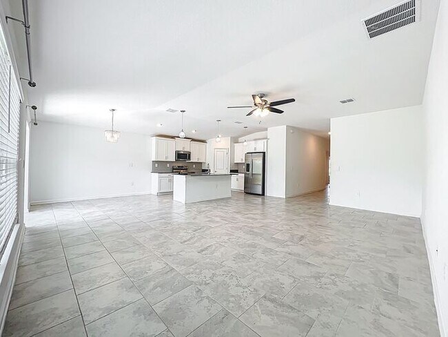 4/2 Groveland Home with Solar Panels-MOVE IN SPECAIL: ONE MONTH FREE RENT