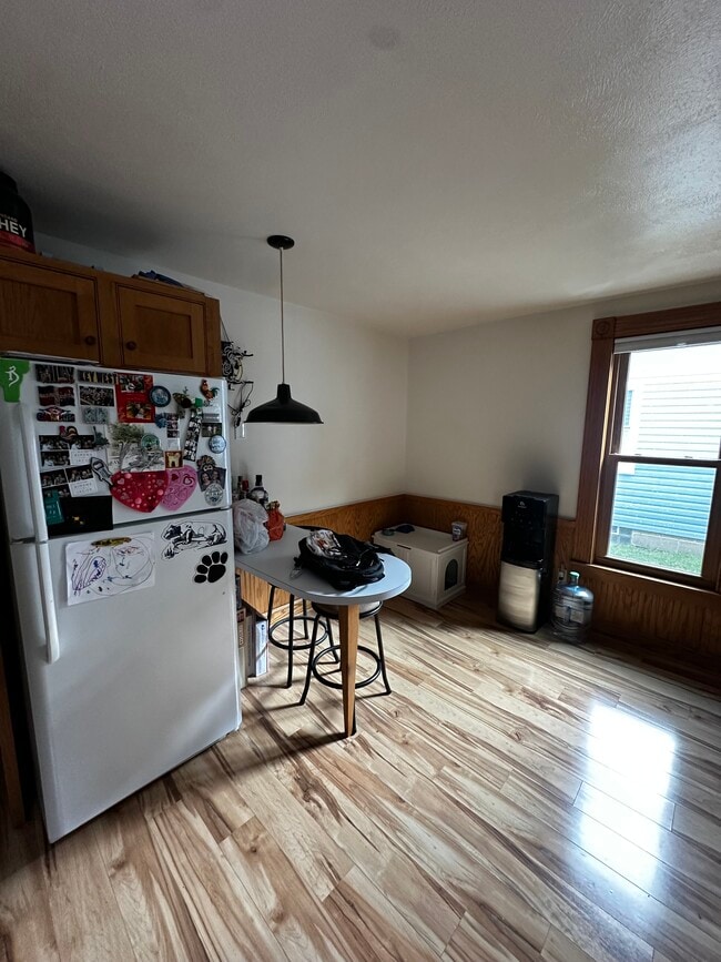 Photo - 923 W 2nd St