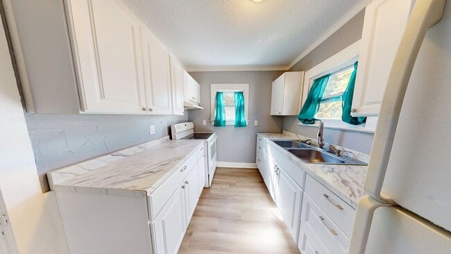 Photo - 829 N Oleander Ave
