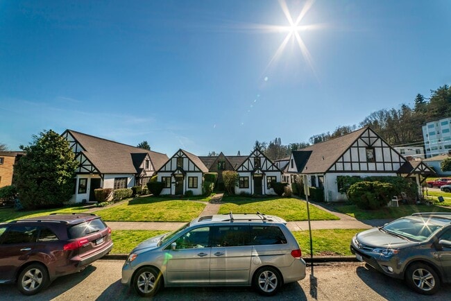 Photo - Benton Court Apartments