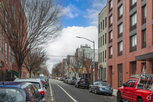 Photo - 64 Scholes St