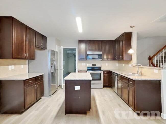 Photo - 45 Red Coat Dr