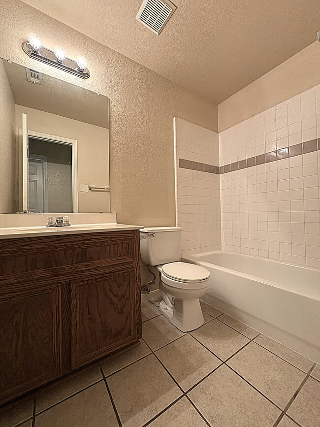Photo - 1412 Van Zanten Ct Unit B