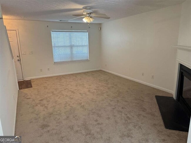 Photo - 356 Springbottom Ct SE