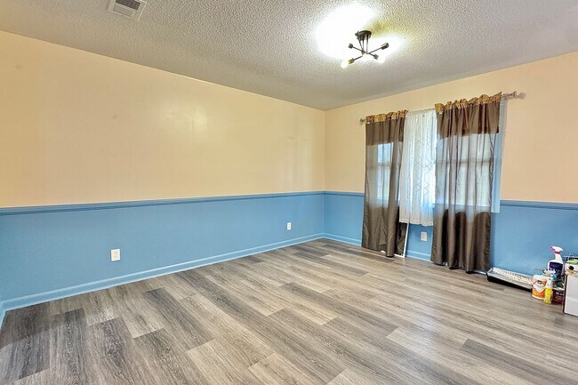 Photo - AVAILABLE NOW! (Pet Friendly)