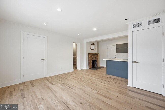 Photo - 1419 Wisconsin Ave NW Unidad 3