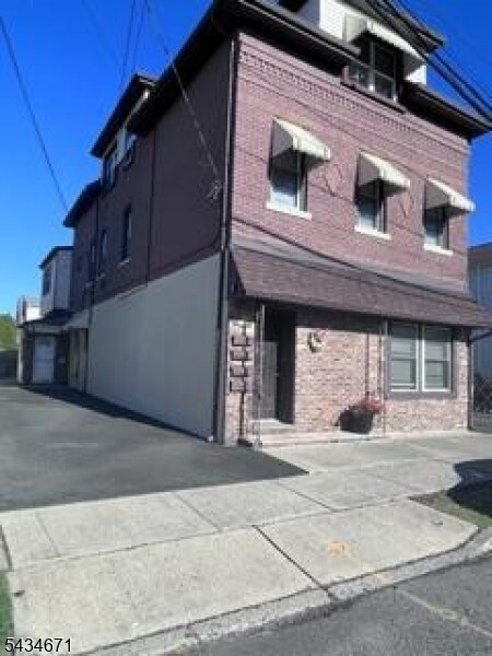 Building Photo - 283 Orchard St Unit 1B