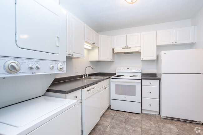 2BR, 1.5BA - 985SF - Kitchen