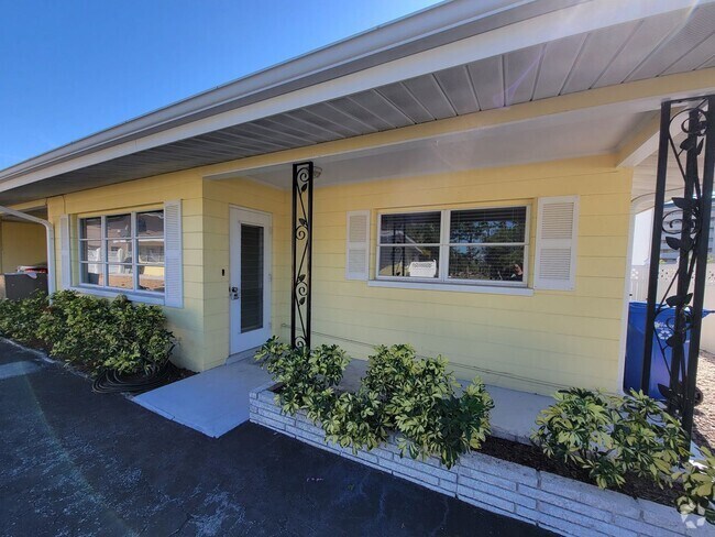 Building Photo - 505 Manatee Ct Unit 2 Rental