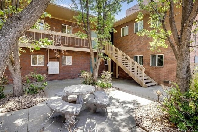 Building Photo - One Bedroom Condo Walking Distance to CU with Fenced Backyard and Flatiron Views!