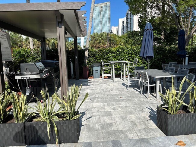 Photo - 17050 N Bay Rd Unit 405