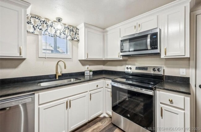 Photo - 306 Short St