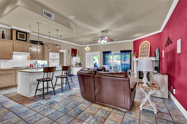 Photo - 17105 Gladstone Ln