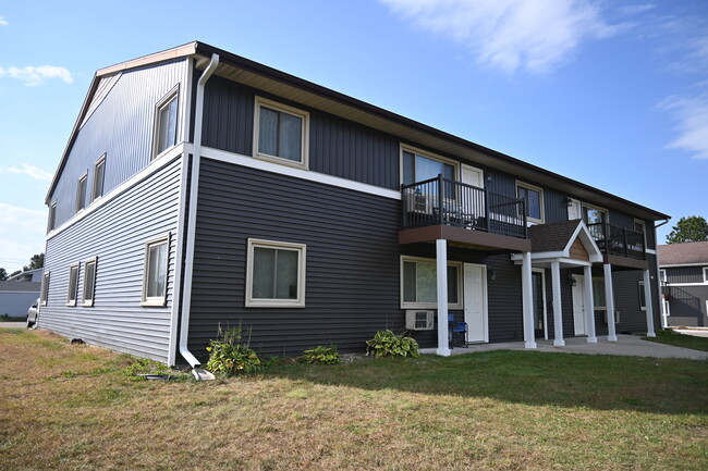 Building Photo - Tall Timbers