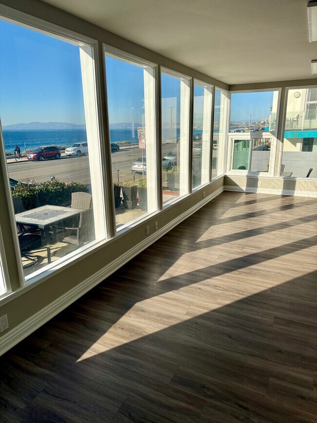 Photo - 1722 Esplanade