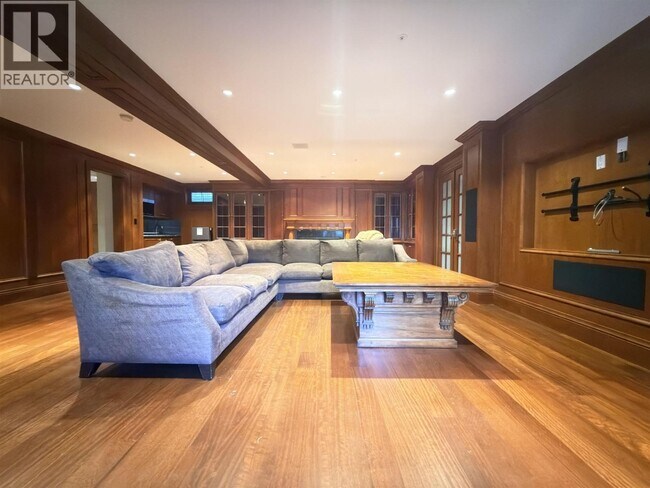 Photo - 3637 Pine Cres