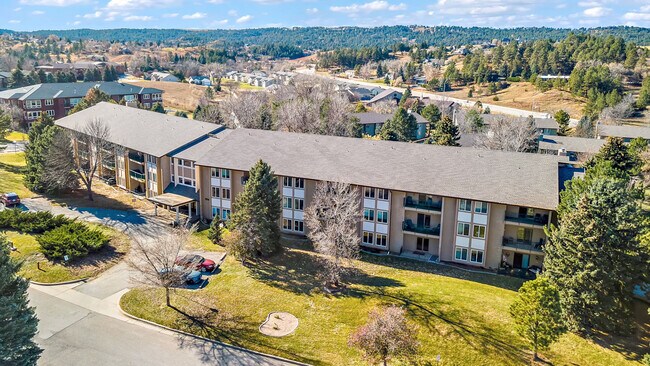 Building Photo - 3988 Fairway Hills Dr Unit 3988