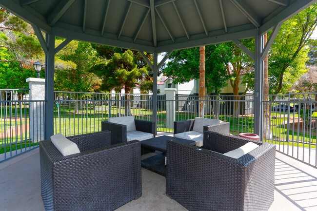 Sitting Area - Cabana Club Apartments