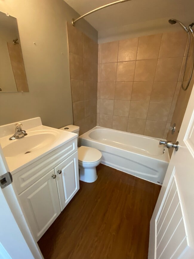 Photo - 9904-9995 95 St