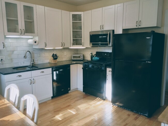 Kitchen - 28 Robbins St Unit 2
