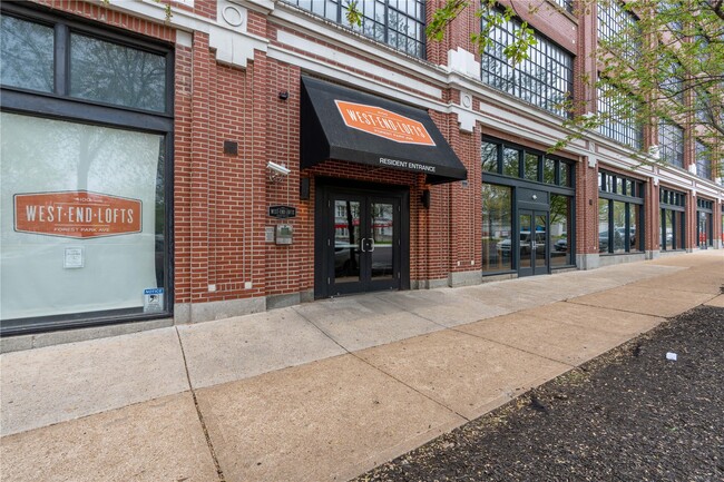 Building Photo - 4100 Forest Park Ave Unit 203