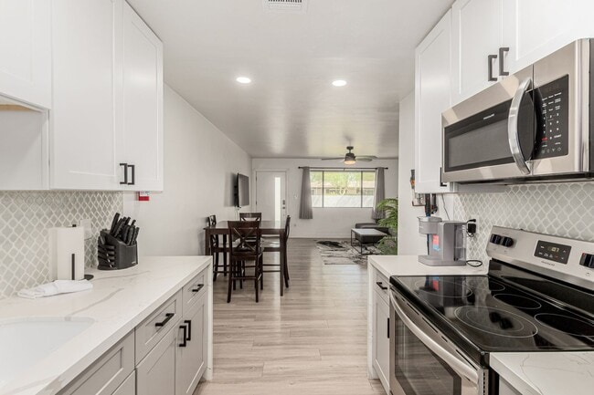 Building Photo - 6622 E Avalon Dr Unit Avalon 6622 1