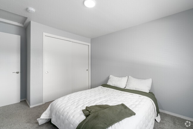 2BR, 1BA - 832SF - Primary Bedroom