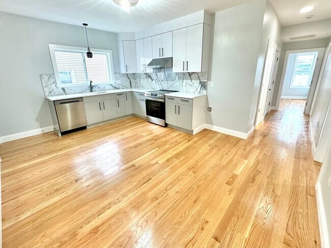 Building Photo - 190 Hillside St Unit 2