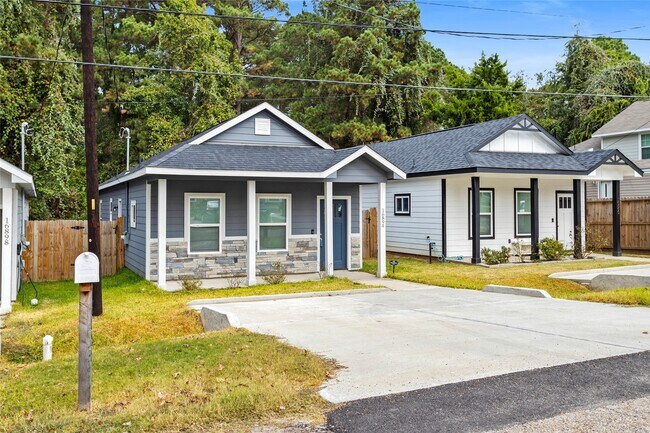 Photo - 16894 Balmoral St