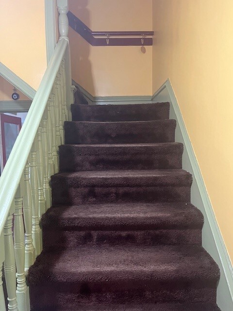 Stairs - 800 Holter St Unit 800.5
