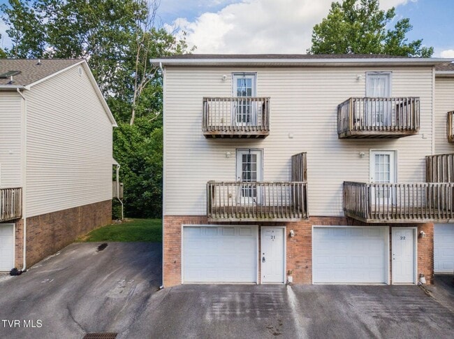 Photo - 2305 S Greenwood Dr