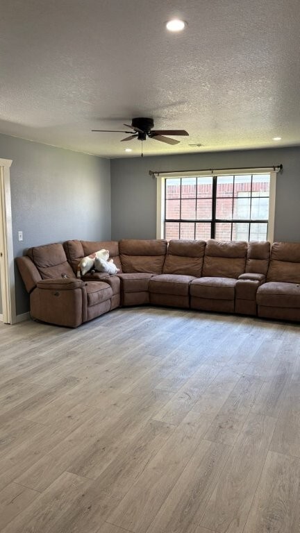 Photo - 619 E 1st St