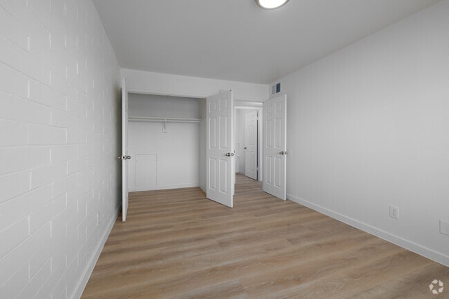 2BR, 1BA - 871SF - Primary Bedroom - Palms on 2nd Apartments