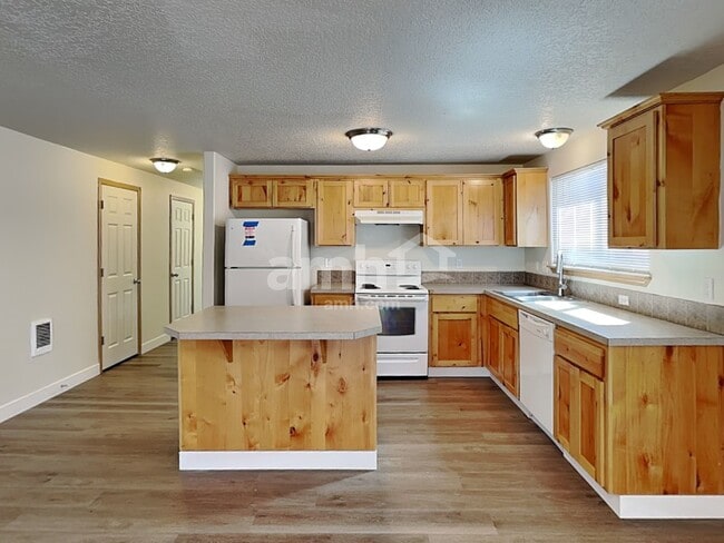 Photo - 475 Donna Dr