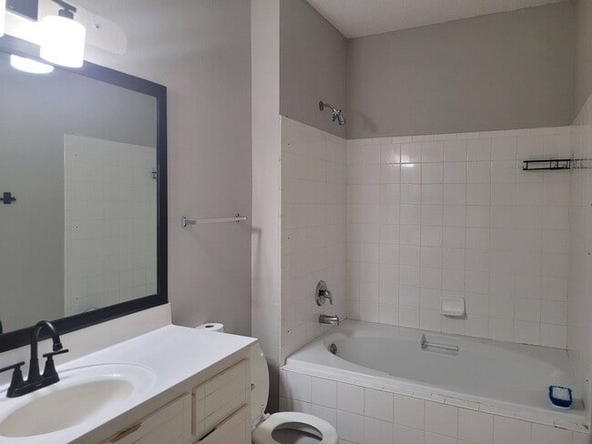 Building Photo - Newly renovated Three Bedroom Townhouse