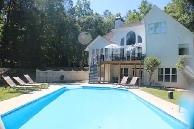 Photo - 551 Lees Mill Rd
