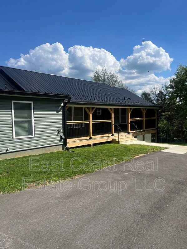 Photo - 18061 Crampton Ln