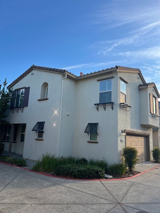 Prime Location in Roseville! 3 Bedroom Low... House House Rental in