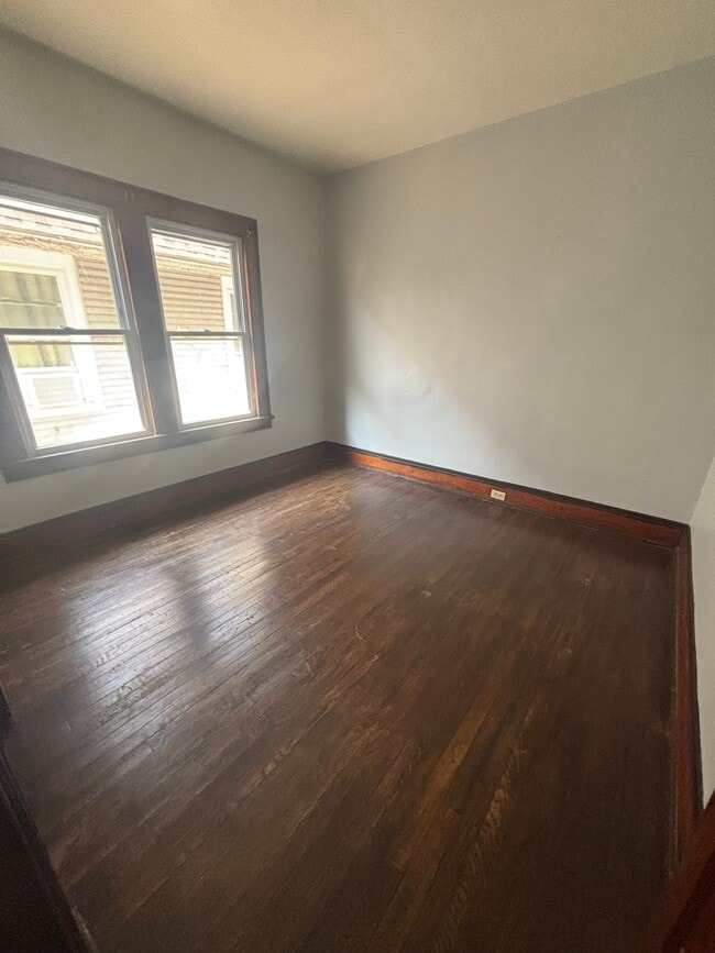 2113 W 11th St