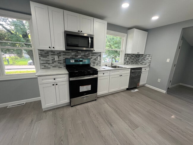 Photo - 680 E Main St