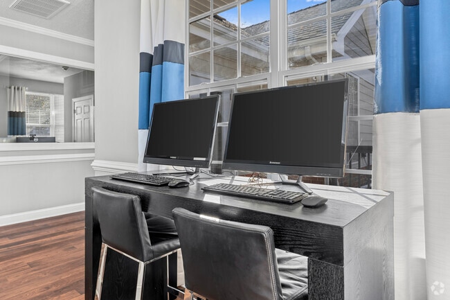 Salón de negocios - THE LAKES AT TOWN CENTER