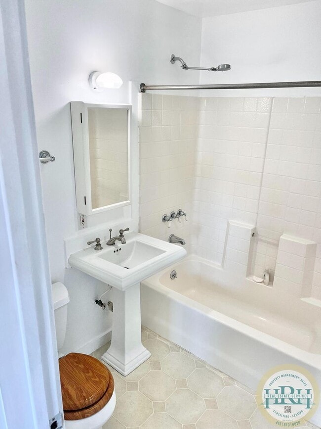 Photo - Charming Studio Nestled in the Heart of the Sunset District Unit Lower